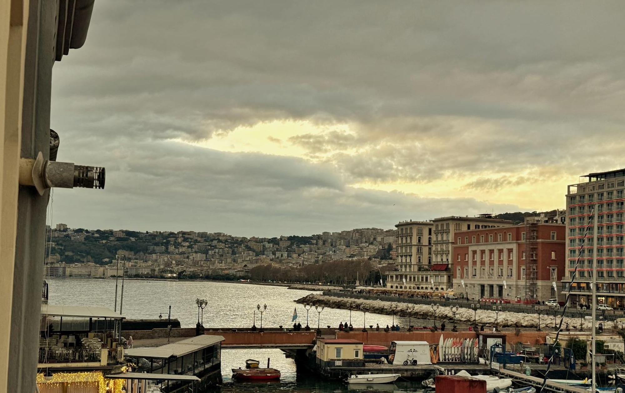Laura House Apartment Napoli Bagian luar foto