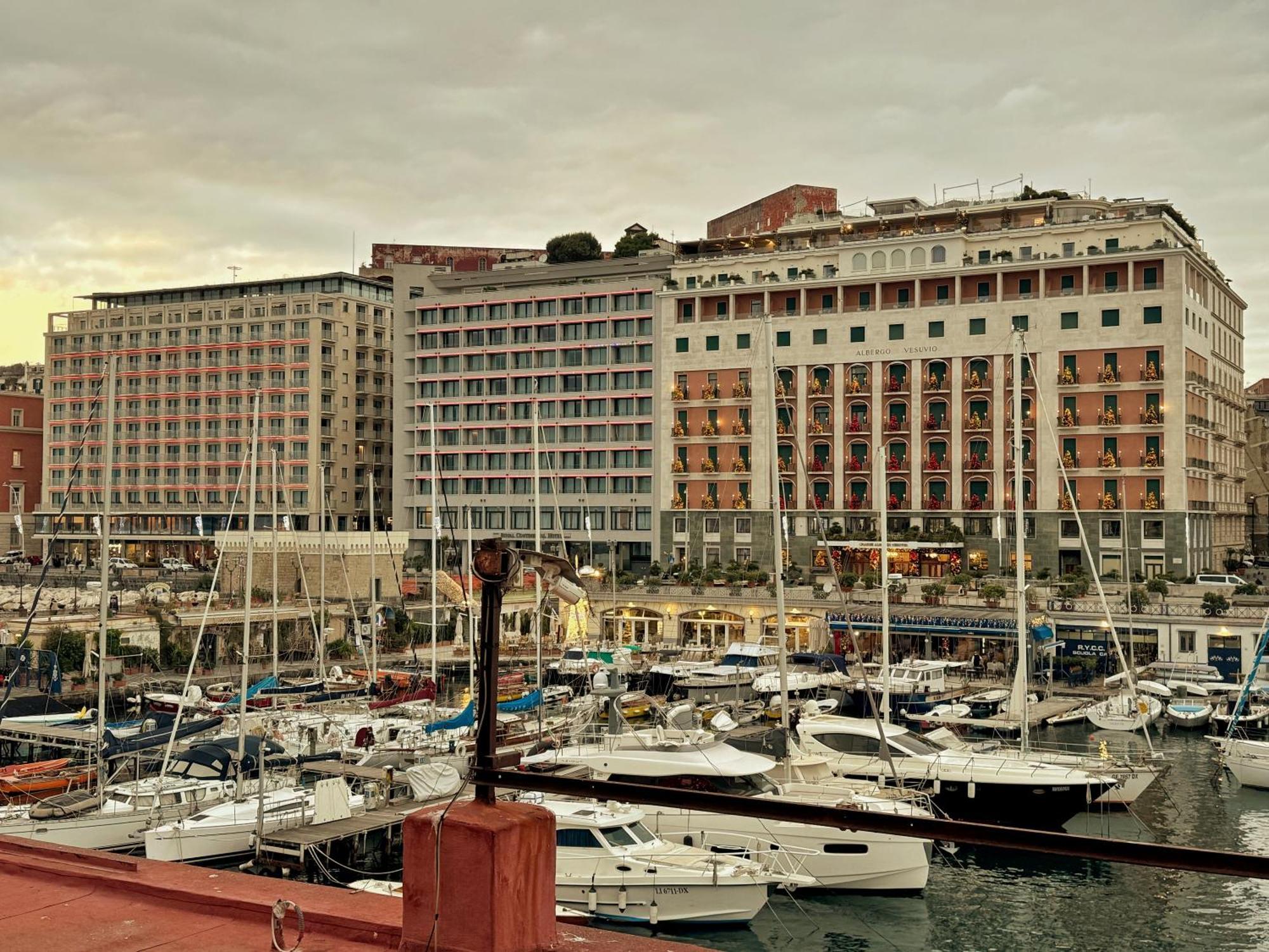 Laura House Apartment Napoli Bagian luar foto
